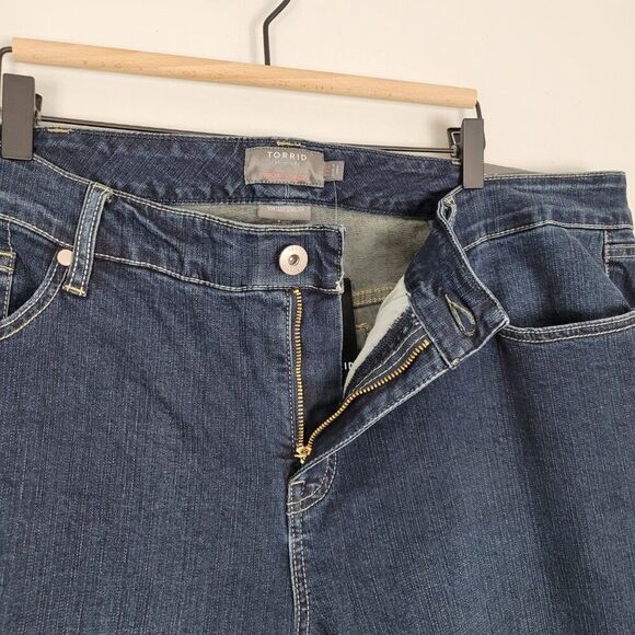 Torrid Size 24S Mid Rise Slim Boot Jeans Vintage Stretch Blue NWT - Picture 8 of 12